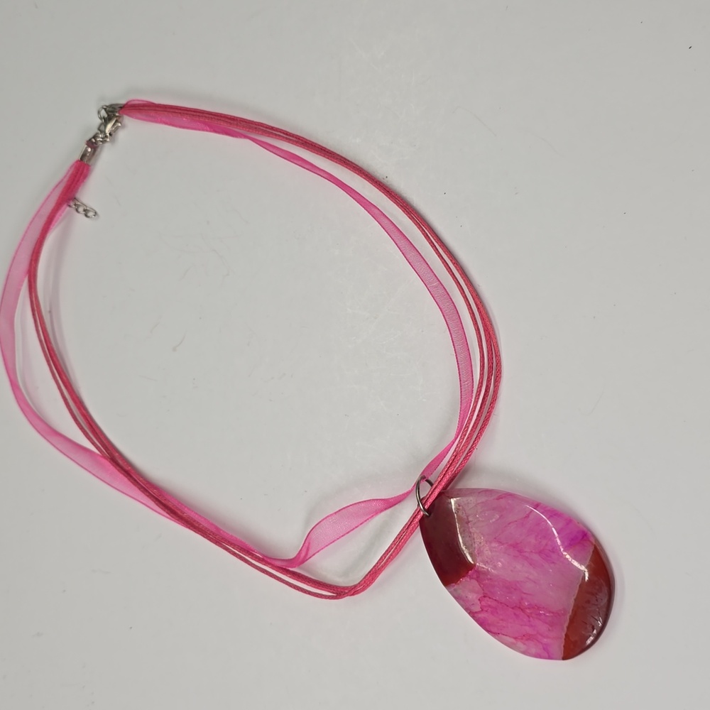🔸️5/$25🔸️ Dyed Pink Stone Necklace